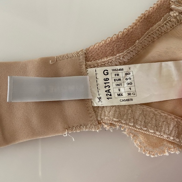 Simone Perele Caresse 3D plunge bra. - Picture 6 of 10